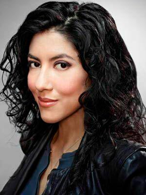 Стефани Беатриз
Stephanie Beatriz